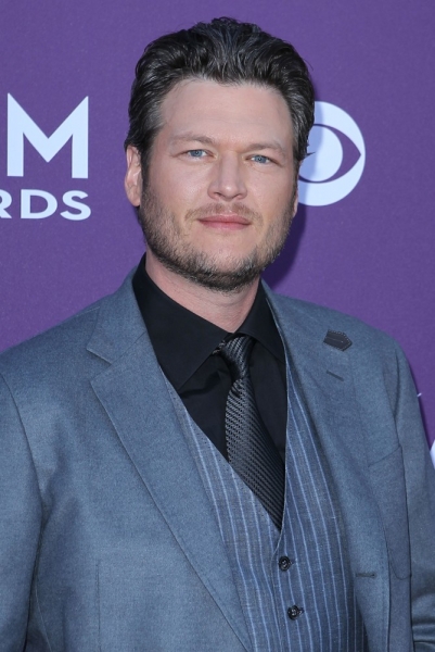 Blake_Shelton_Hosting_ACM_2013